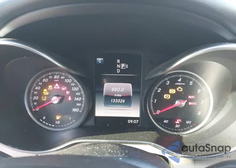 2015 Mercedes-Benz C 300 4Matic z USA, uszkodzony, nr VIN 55SWF4KBXFU081919